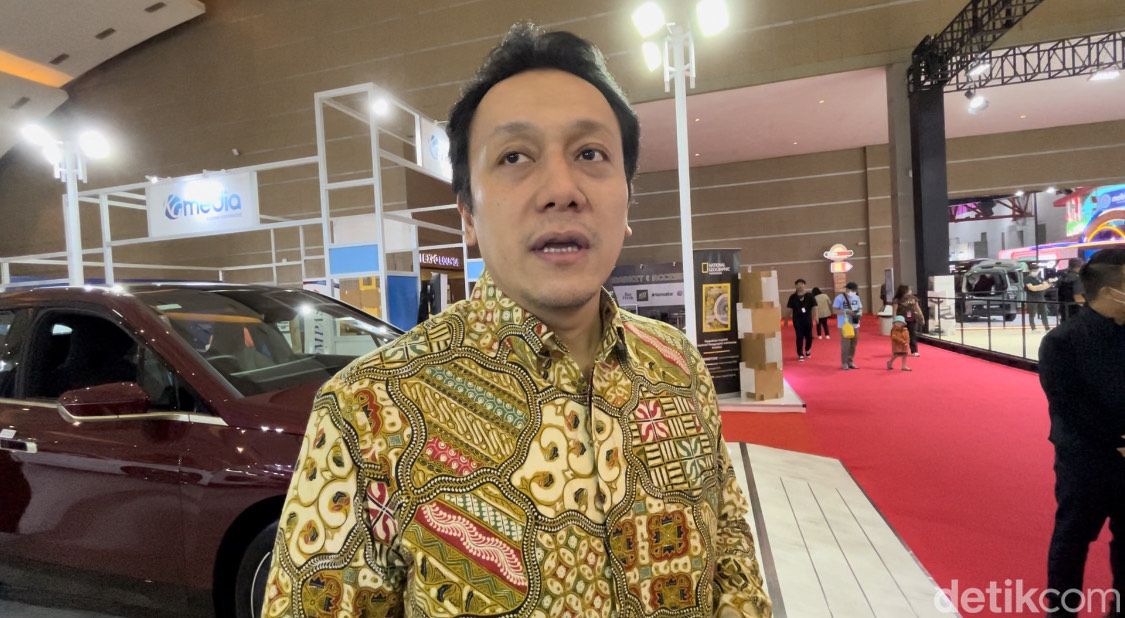 Diaz Hendropriyono Kunjungi Booth Esemka di IIMS 2023.