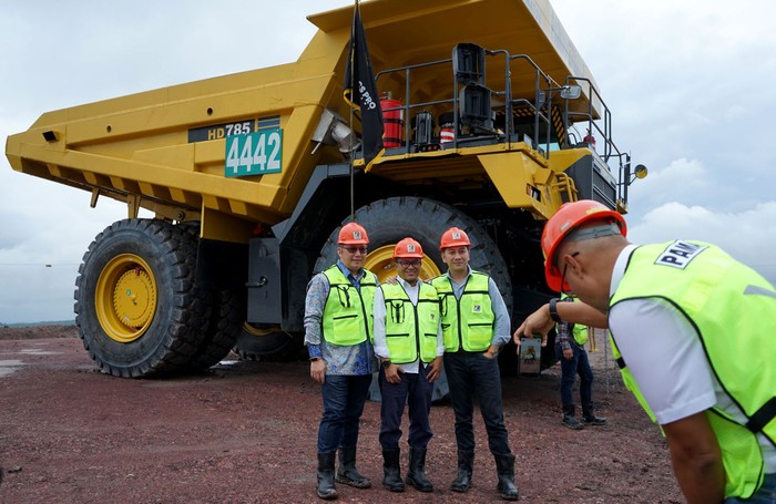 Dukungan Jaringan Hybrid LTE di Area Pertambangan XL Axiata Business Solutions hadir sebagai Preferred Integrated ICT Provider yang menerapkan Hybrid Network LTE pertama di area tambang open pit di Indonesia.