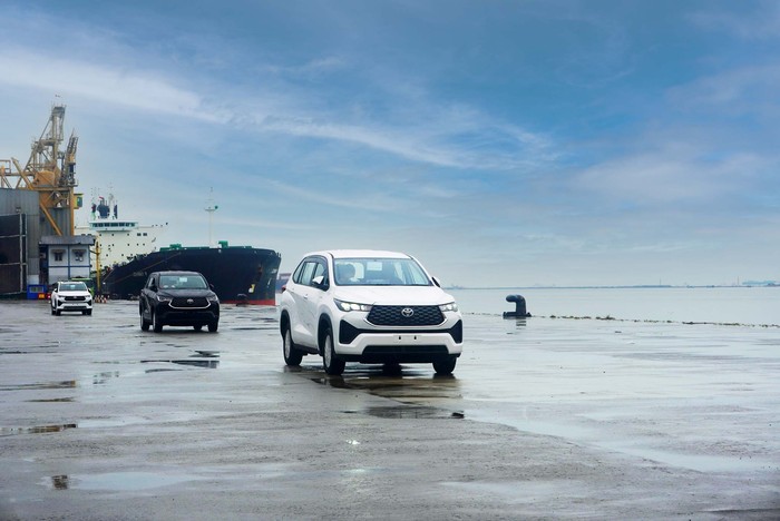 Ekspor Kijang Innova Zenix Hybrid