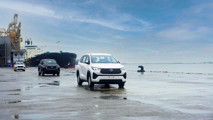 Ekspor Kijang Innova Zenix Hybrid