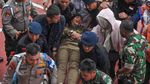 Foto-foto Terkini Evakuasi Korban Kecelakaan Heli di Jambi