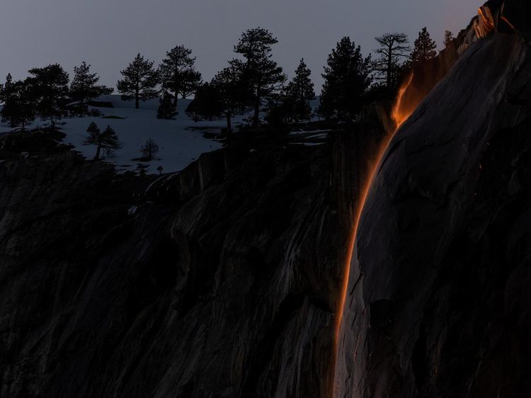 Fenomena Air Terjun Api di Taman Nasional Yosemite California