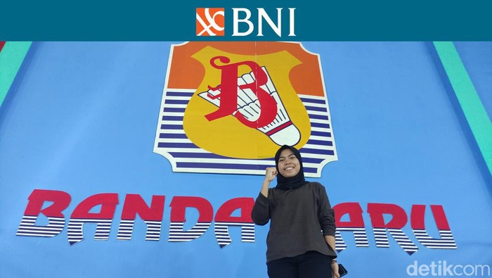 Frida Ayu Wulandari pelatih bulutangkis di Kota Batam