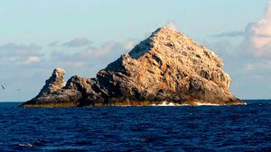 2 Gunung Berapi Bawah Laut Terbesar di Dunia