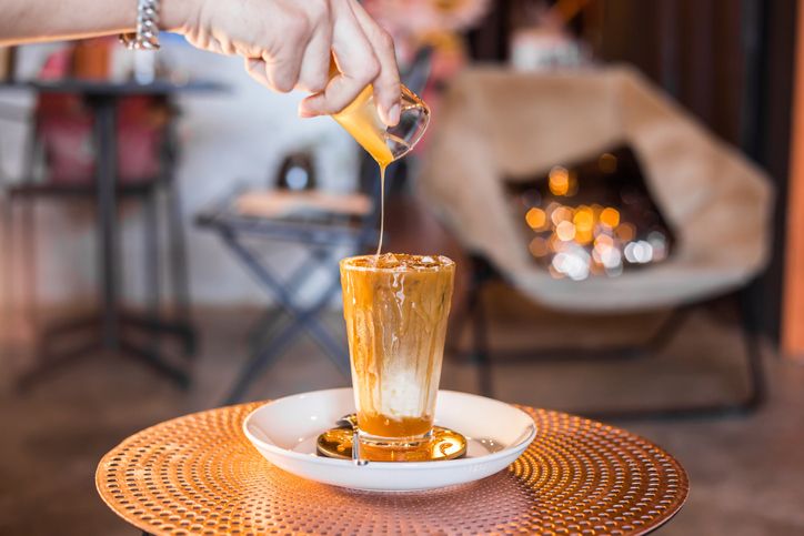 Hati-hati! Minum Kopi Pakai Sirup Perasa Timbulkan 5 Efek Ini