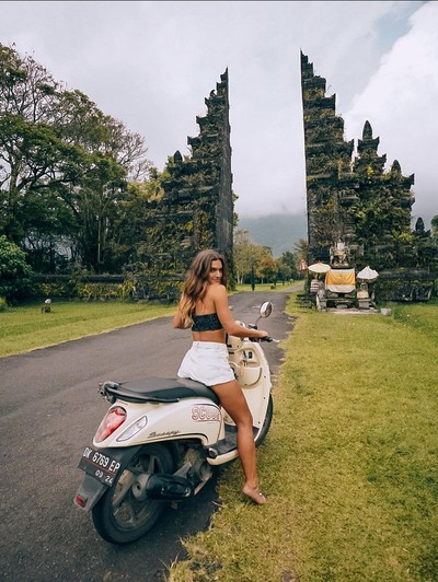 Alexandra Saper, influencer tinggal di Bali yang diikuti penguntit.