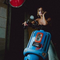 Alexandra pun sudah melakukan berbagai cara agar pria tersebut bisa ditangkap dan diamankan darinya. Dia melaporkan kasus ini dan meminta perlindungan dari polisi, duta besar, para petinggi di bidang hukum, namun semuanya mengatakan masih dalam proses investigasi. Foto: Dok. instagram/@thewayfaress