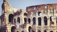 Foto berikutnya adalah Koloseum. Foto itu diunggah pada 6 April 2022. Koloseum merupakan arena gladiator bersejarah di Roma dengan nama asli Amphitheatrum Flavium. (Instagram Ahmad Rafai)