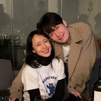 Perbedaan usia pasangan drama Korea Crash Couse in Romance pun menjadi sorotan. Sebab Jeon Do Yeon diketahui 10 tahun lebih tua dari Jung Kyung Ho. Hal itu membuat keduanya tidak terlihat cocok dengan satu sama lain. Foto: dok. Instagram @doyeonnne