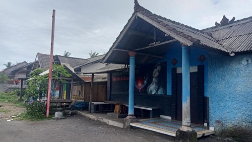 Deretan kafe di Desa Delod Berawah diduga tak berizin. Bahkan, tempat hiburan malam nan bising itu tak menyumbang pendapatan asli daerah (PAD).