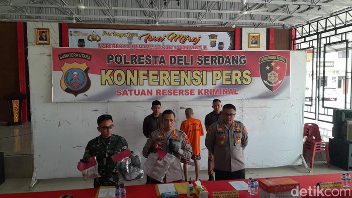 Kapolresta Deli Serdang Kombes Irsan Sinuhaji saat memaparkan kasus penganiyaan anggota TNI Kodim 0204/DS.