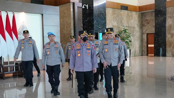 Kapolri Jenderal Listyo Sigit berangkat ke Jambi untuk pantau evakuasi Kapolda Jambi (dok. Istimewa)