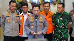 Momen Kapolri Berbincang dengan Kapolda Jambi yang Berhasil Dievakuasi