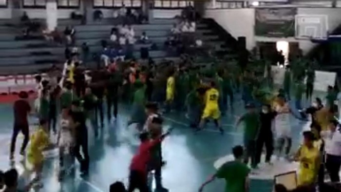 Kompetisi basket Piala Wali Kota Surabaya ricuh