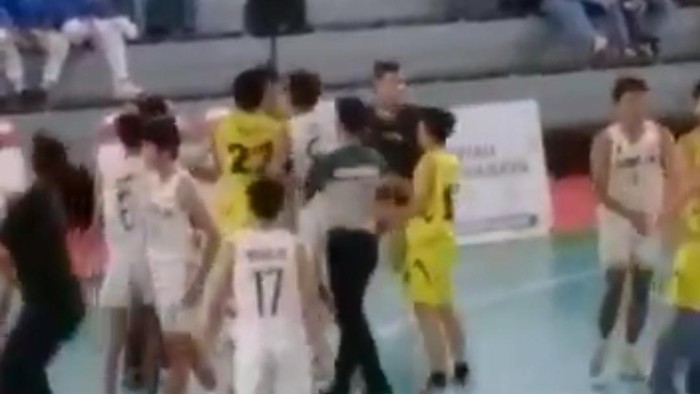 Kompetisi basket Piala Wali Kota Surabaya ricuh