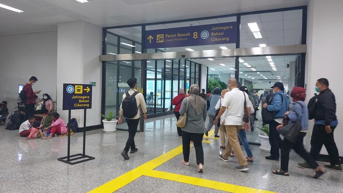 Kondisi di Stasiun Manggarai, Jakarta.