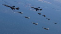 Jet tempur AS dan Korea Selatan mengikuti latihan militer gabungan di Seoul, Korea Selatan, Minggu (19/2/2023).  