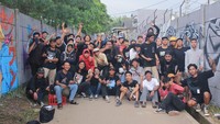 Selain itu mereka juga menghadirkan penampilan musik hip-hop Istantos yang memiliki label Sound of Rusty dan label Cristallize hip-hop Parungpanjang. Acara yang disambut positif oleh warga sekitar Kp.Sukamanah, Parungpanjang itu berharap warga dan pejabat setempat ikut mendukung terus dan memberikan ruang bagi pelaku seni dalam menuangkan karyanya sehingga memberikan warna di Parungpanjang.