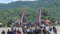 Panitia Mangayubagyo Hajad Dalem sekaligus Abdi Dalem Keraton Ngayogyakarta yang bertugas di Parangkusumo, Mas Beko Surakso Trirejo menjelaskan labuhan ini merupakan pengetan tingalan jumenengan dalem, peringatan Sri Sultan HB X bertakhta. Foto: Pradito Rida Pertana/detikJateng