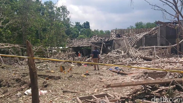 ledakan petasan di blitar