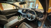 Interior mewah Lexus RX Series. Foto: Ridwan Arifin
