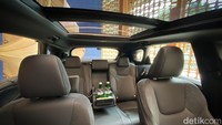 Interior Lexus RX Series dilengkapi dengan panoramic roof. Foto: Ridwan Arifin