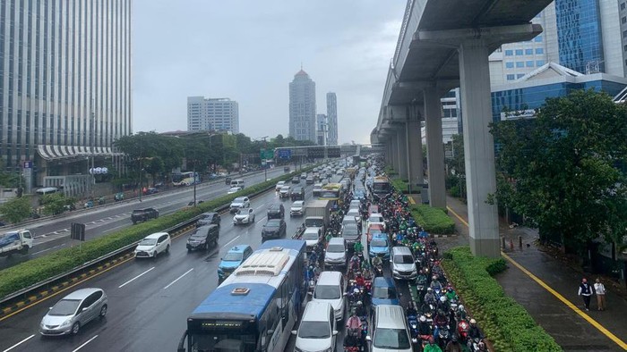 Macet Gatsu Arah Semanggi Pagi Ini