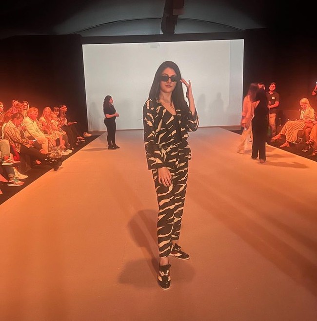 Meski sukses jadi ratu kecantikan, Mariam Mohamed mengaku perjalannya tidak selalu mudah. Awalnya ia mengaku sempat mendapat tentangan dari orang-orang sekitar. Beberapa orang bahkan menyarankannya untuk tidak berpartisipasi.  Foto: Instagram