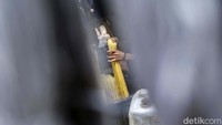 Kayu Galih nangka menghasilkan warna kuning, Kayu Tarub menghasilkan warna biru, sedangkan Mahoni menghasilkan warna ungu dan coklat.