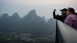 Menikmati Matahari Terbit dari Gugusan Gunung Xianggong China