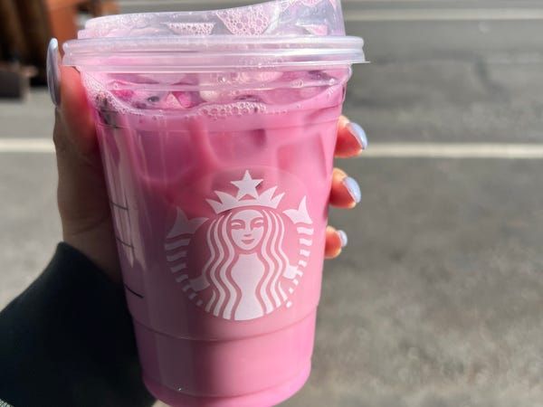 Minuman Starbucks, menu rahasia terinspirasi lagu 'Lavender Haze' dari Taylor Swift.
