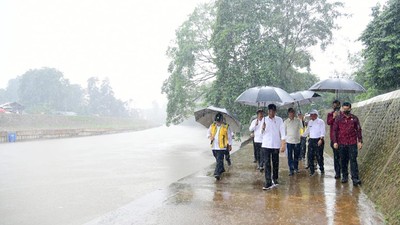 Momen Jokowi Cek Normalisasi Ciliwung, Langsung Putuskan Lanjut Lagi