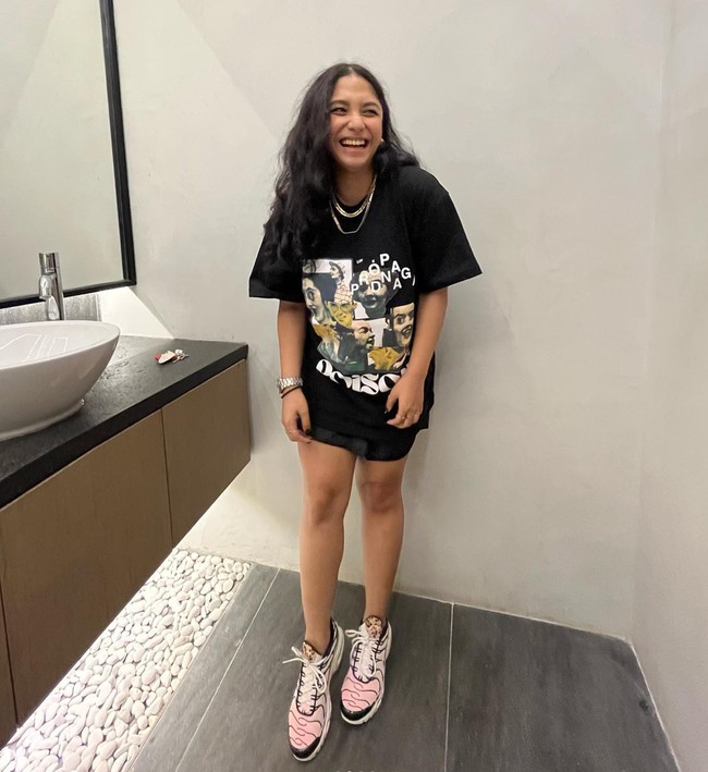 Nadine merupakan anak pertama dari Ruth Sahanaya dan Jeffry Waworuntu. Lahir pada 25 Juli 1995, saat ini Nadine berusia 27 tahun dan sebentar lagi akan berulang tahun yang ke-28. Foto: Instagram/@nadinemmanuella