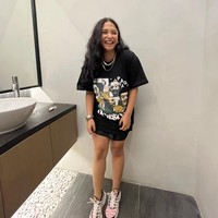 Nadine merupakan anak pertama dari Ruth Sahanaya dan Jeffry Waworuntu. Lahir pada 25 Juli 1995, saat ini Nadine berusia 27 tahun dan sebentar lagi akan berulang tahun yang ke-28. Foto: Instagram/@nadinemmanuella