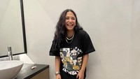 Ruth Sahanaya juga terlihat santai dengan unggahan Nadine Emmanuella Waworuntu tersebut. Foto: Instagram/@nadinemmanuella