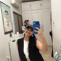 Melalui akun Instagram pribadinya Nadine terlihat cukup aktif. Ia gemar membagikan foto-foto dirinya dengan gaya-gayanya yang stylish. Foto: Instagram/@nadinemmanuella