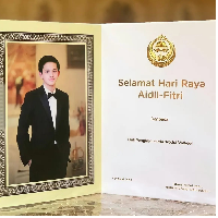 Ibunda Pangeran Abdul Wakeel, Azrinaz Mazhar Hakim dinikahi Sultan Hassanal Bolkiah pada 2005 saat usianya 26 tahun dan sang sultan, 59 tahun. Pernikahan Sultan Hassanal Bolkiah dan Azrinaz berakhir pada 2010. Foto: Dok. Instagram/@dytmabdulwakeel/@bruneiroyalfamily
