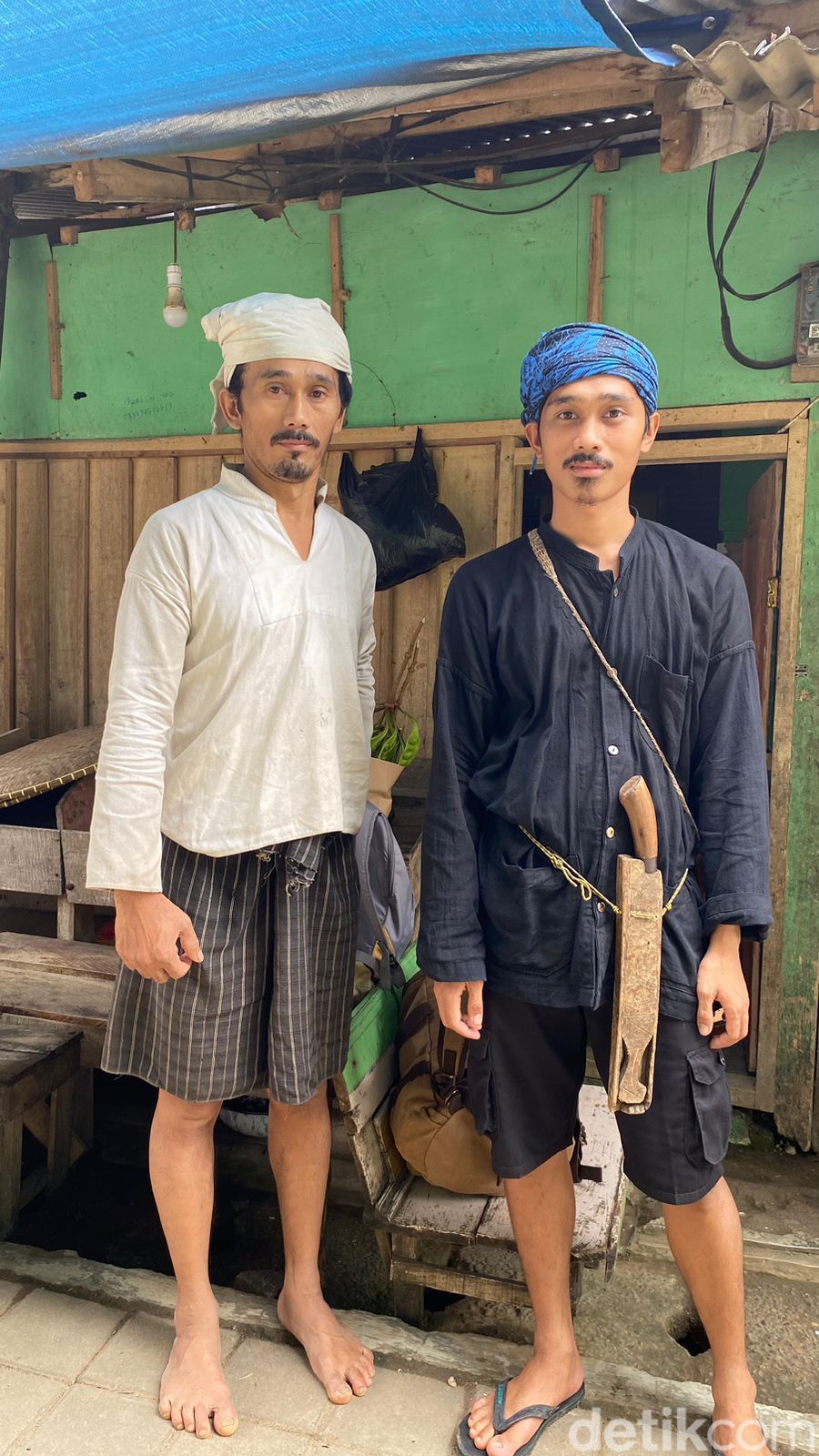 Patung Ikonik Desa Baduy di Terminal Ciboleger