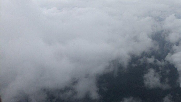 Penampakan kabut tebal yang halangi proses evakuasi Kapolda Jambi Cs dari Hutan Kerinci