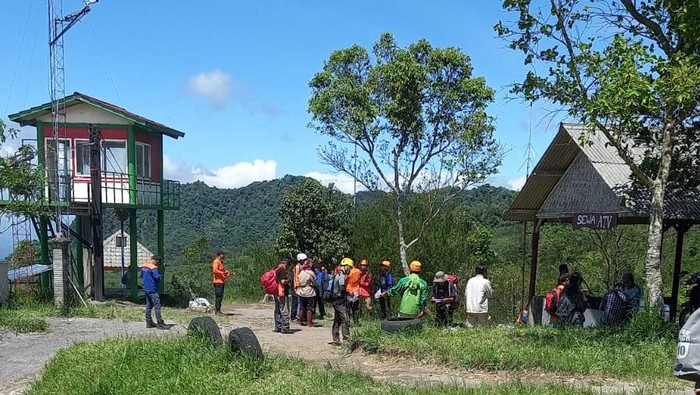 Pencarian kakek asal Kalasan Marwoto yang dilaporkan hilang di Merapi. Foto diunggah Selasa (21/2/2023).