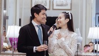 Saat pesta lajang tersebut, Nong Poy memberikan kata sambutan di mana ia menyatakan telah menemukan sosok “pangeran”-nya. (Foto: Instagram @niyadarweddinganswer)