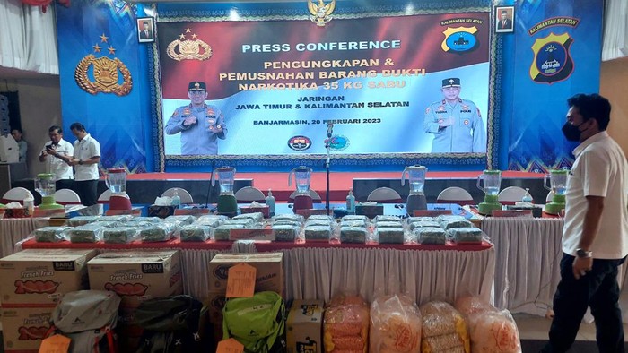Polda Kalsel rilis pengungkapan kasus penyelundupan sabu 35 Kg.