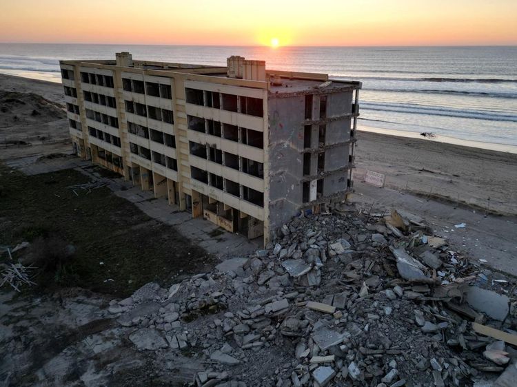 Potret Apartemen Pinggir Pantai Prancis yang Dirobohkan karena Khawatir Erosi