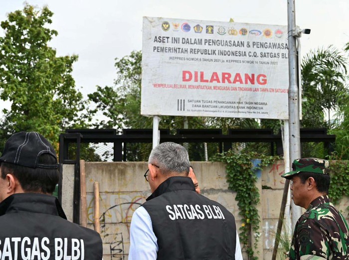 Satgas BLBI menyita aset obligor atau debitur guna memenuhi kewajiban pembayaran utang ke negara. Aset yang disita adalah tanah senilai Rp 1 triliun di Meruya, Jakarta.
