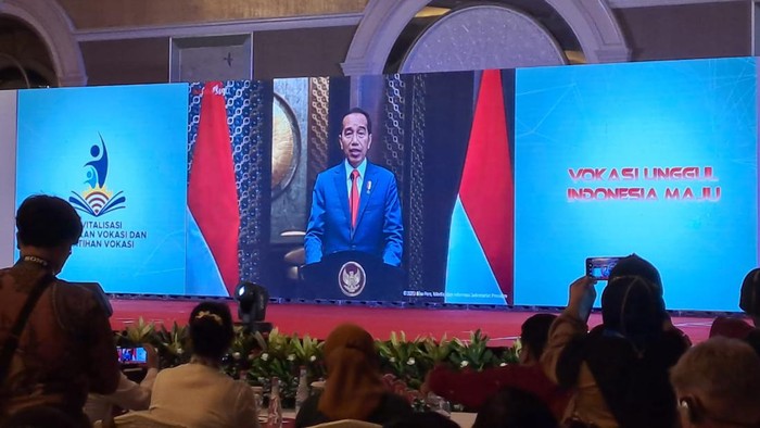 Presiden Joko Widodo (Jokowi) membuka peluncuran program Revitalisasi Pendidikan Vokasi dan Pelatihan Vokasi (PVPV).