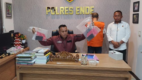 Pria di Ende, NTT, menyebarkan foto bugil mantan pacarnya.