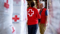 Palang Merah mengatur pengiriman 105 ton bantuan kemanusiaan dari gudang Palang Merah di Valencia, Catalonia, Kepulauan Canary dan Madrid.