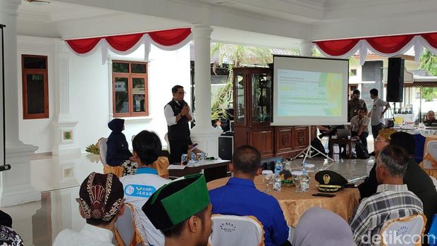 Ridwan Kamil di Pendopo Kota Bandung, Selasa (21/2/2023).