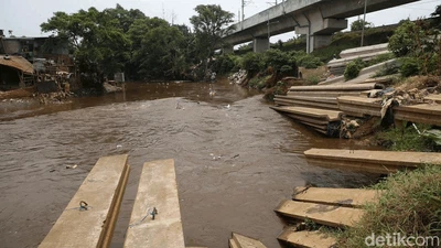 Riwayat Normalisasi Ciliwung, 6 Tahun Mandek Kini Lanjut Lagi