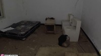 Salah satu ruangan di rumah Suzanna yang juga tampak berantakan. Foto: YouTube Papi Story - Ervanda Putra